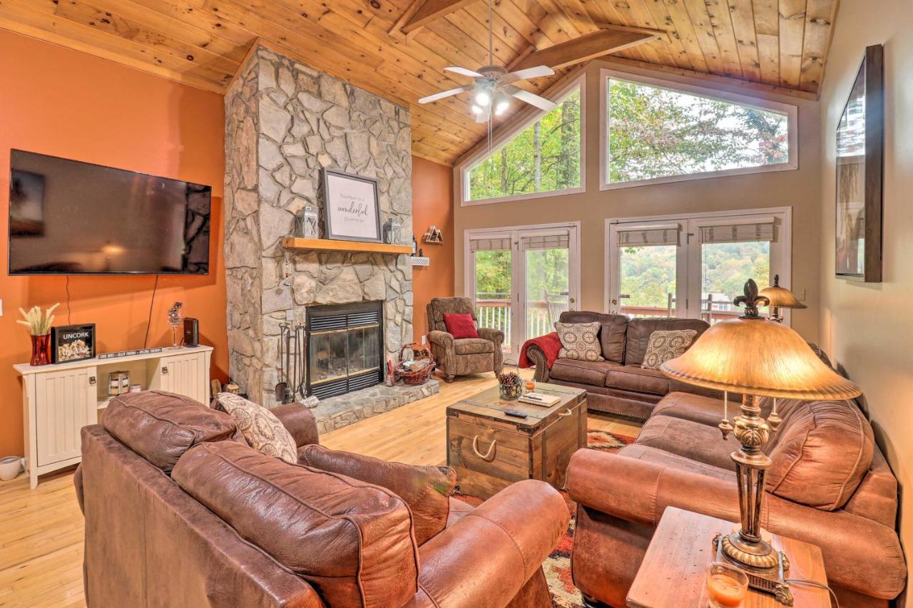 Rustic Red Cabin With Deck In Maggie Valley Club! Εξωτερικό φωτογραφία