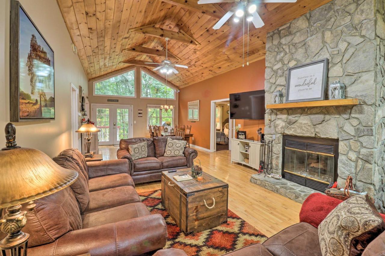 Rustic Red Cabin With Deck In Maggie Valley Club! Εξωτερικό φωτογραφία