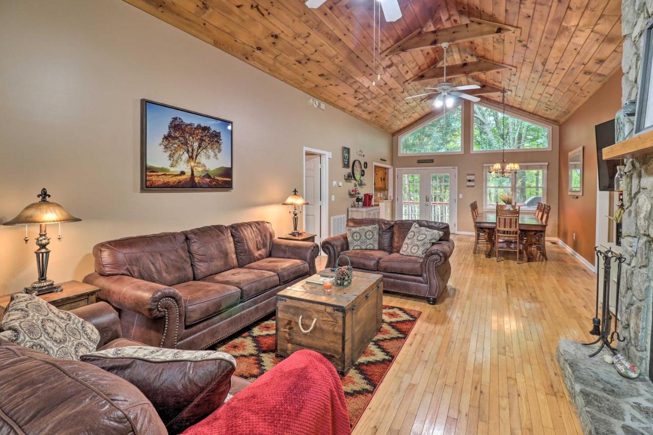 Rustic Red Cabin With Deck In Maggie Valley Club! Εξωτερικό φωτογραφία