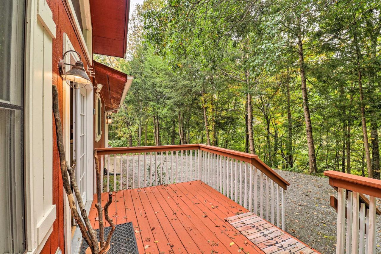 Rustic Red Cabin With Deck In Maggie Valley Club! Εξωτερικό φωτογραφία